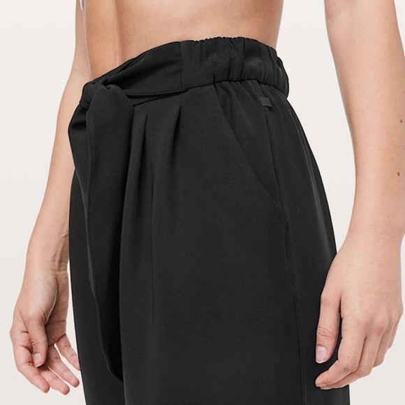 Lululemon Noir Crop Black Trouser Flowy Business Office Pant Size 4 - Picture 2 of 10